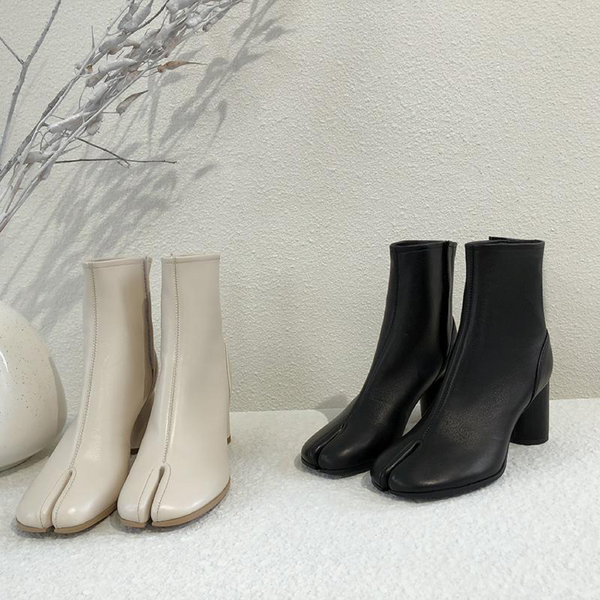 Annukka Tabi Boots - Elevate your style with FORTH's Annukka Tabi Boots. Explore avant-garde design and superior comfort in these fashion-forward statement boots for a standout look this season