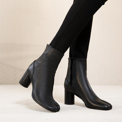 Toe Split Boots - Step into contemporary elegance with FORTH's Toe Split Boots. These unique boots combine modern design with utmost comfort, creating a fashion statement for your fall wardrobe.